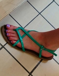 mrcandidfeet:  Beautiful feet