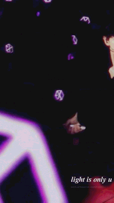 baconnotbaekhyun:Byun Baekhyun ft his LETHAL bodyrolls 😵+ please someone make