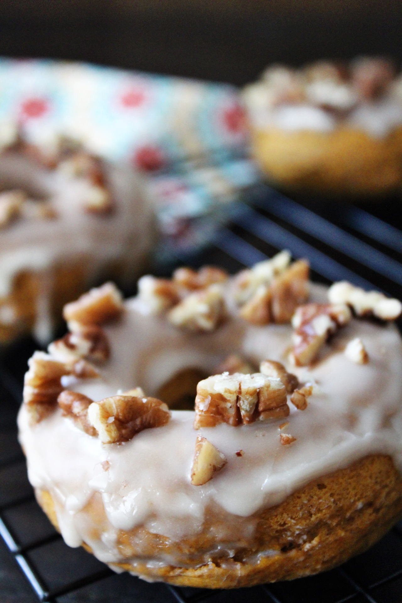 recipehouse:  (via Butter Pecan Pumpkin Donuts) 