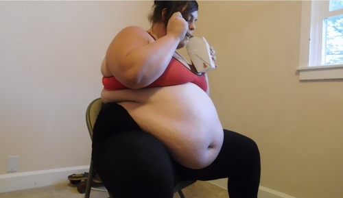 hamgasmicallyfat:  hamgasmicallyfat:  “Big Belly, Big Burps!” http://clips4sale.com/106718   If you’re a fan of my big burps, you don’t wanna miss this one! ;)