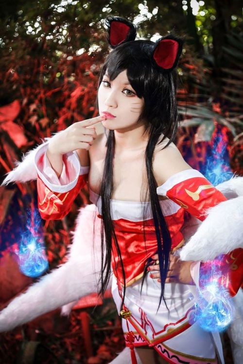 XXX league-of-legends-sexy-girls:  Ahri Cosplay photo