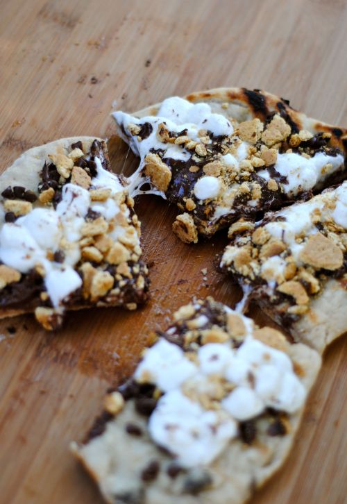 foodishouldnoteat:  do-not-touch-my-food:  Grilled S’mores Pizza  if you love food follow my blog!