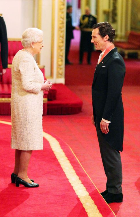 ladyt220: deareje: new tab for high res. Benedict Cumberbatch Receives the CBE Honor from Queen El