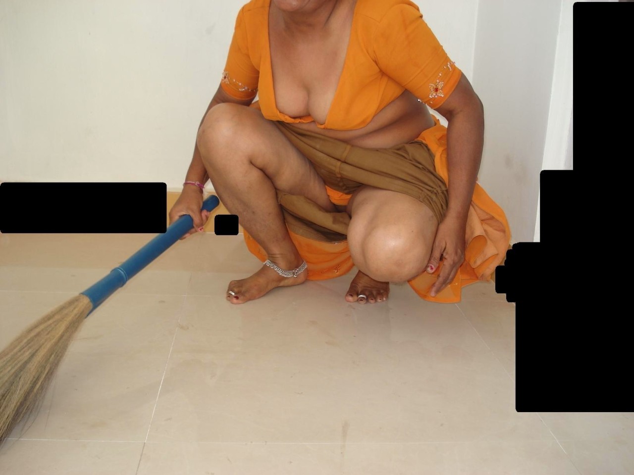 iloveindianwomen:  Desi Maid in Yellow Saree Loves to Show Her Cunt. For Full sets