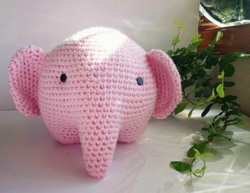 battleborndesertrose: littlealienproducts: Elephant in the room by Baby Zaiguu I need this. Like, NE