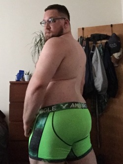 beardedsaint:  ursus-scientificus:  Been a while, so here’s a Thick Thursday in my new underwear ;)  😍😍😍😍 