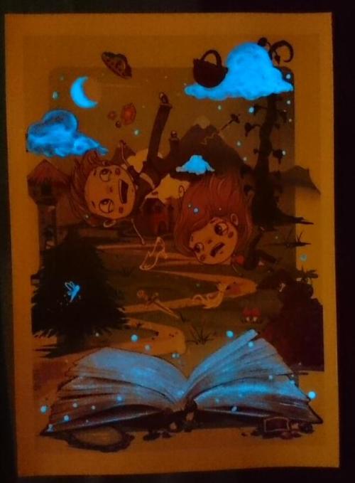The Land Of Stories covers fan art + glowing in the dark paint :) it was a little experiment. next t