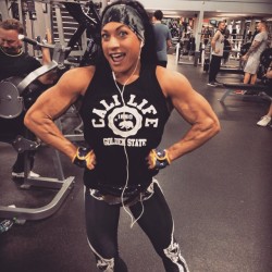 rippedvixen:  #FitnessFriday RT #fitfam my back is feeling sore after last night’s #WonderWoman #workout with my dad in the background #training on a #biceps curling machine! It’s important to share your #passion of #fitness with #family to keep them