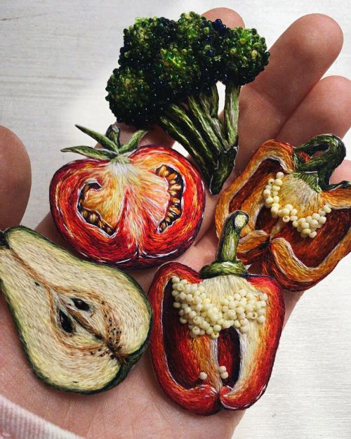 lustik:Beaded &amp; Embroidered Vegetables &amp; Food by Nemnozkho Broshka.