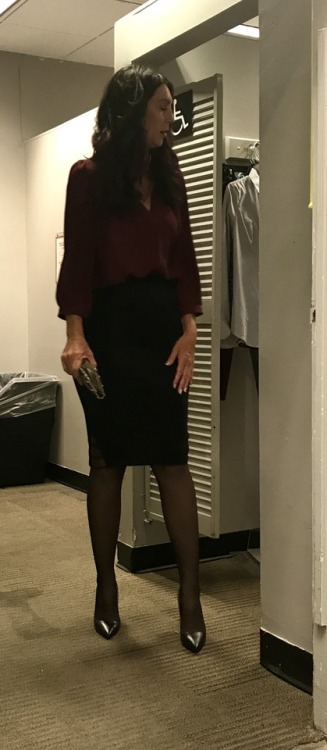 transparentfantasy:Sunday funday with some shopping to top it off!!Sexy legs