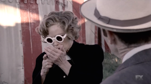 regal-lange:  these glasses will never go under appreciated by me. ever.  