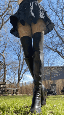 sinfulbiscuit:take me on a date in the park onlyfanswishlist