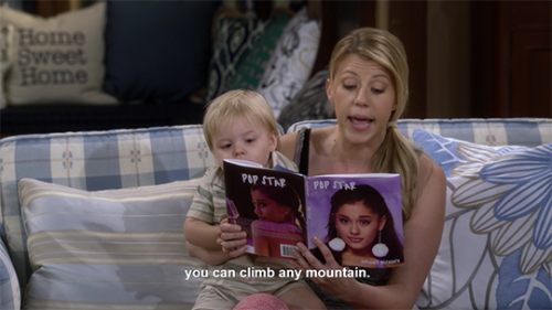 Stephanie Tanner (Jodie Sweetin) reading a Ariana Grande autobiography on Fuller House