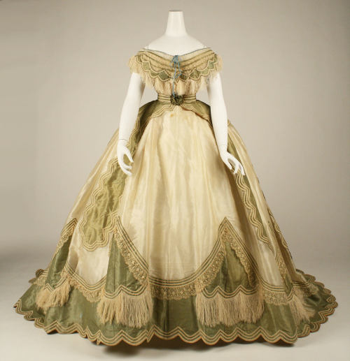 fashionsfromhistory:Dress with two bodicesc.1865FranceThe MET