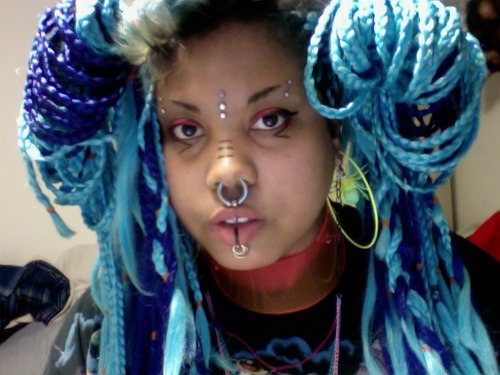 shut-up-and-drink-my-tea:  aeon-fux:if a ‘black girls with blue hair’ post goes around and I’m not on it know that the world did me wrong ok goddess
