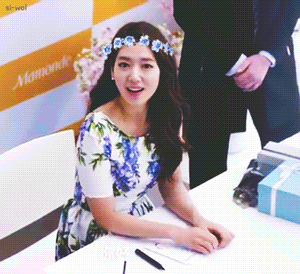 ShinHye   flower crown edited ( I had to add this, she looks so CUTE♥)