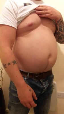 Keepembloated:  Kroberts19866:  How Do I Look?  Awesome… So Round!