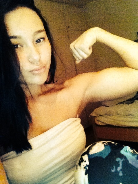 leeroyjenkz88:  fitbanana:  Goodnight flex 💪  This is one lovely lady. Y’all