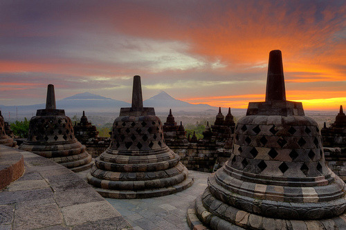 visitheworld:Sunrise over Borobudur Temple in Java, Indonesia (by PTzero).