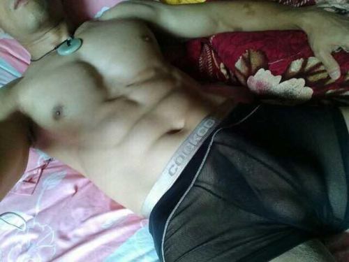 surfsurf69:  chinesegaypic:  大陆某健身教练  讚 