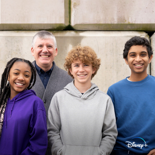 the kids they cast as annabeth, percy and grover, smiling alongside rick riordan. Leah (annabeth) is a young black girl, Walker (percy) a white boy with blonde curly hair, and Aryan (grover) is a brown boy with short waves. they all look adorable