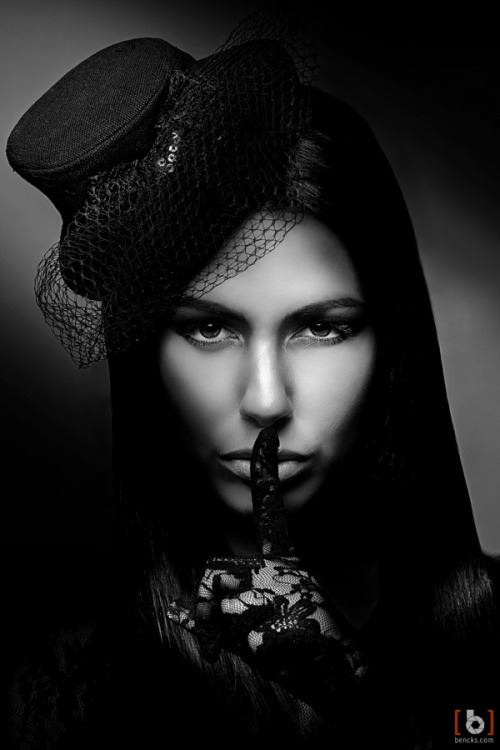 dark-beauties:   Dark beauty http://dark-beauties.tumblr.com/ 