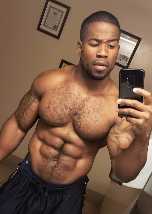 stl-scorpio: tyga-roarz: sidlow: sexyfantasybro: Sexy Would let him ear for days I need that done