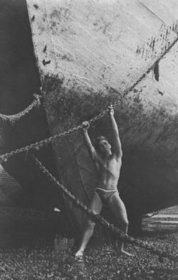 malesinphotos:Male bather pulling on anchor