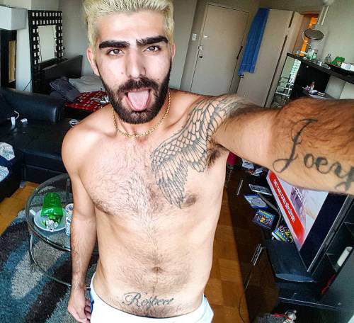 No need for #selfiestick working on the #abs for an amazing work coming soon