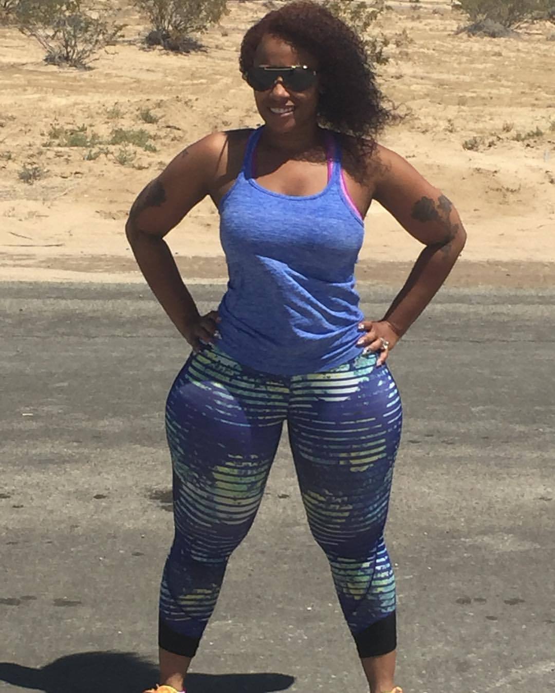 bigbuttsthickhipsnthighs:  thequeencherokeedass:  Gym time it’s leg day #legdaythurdays