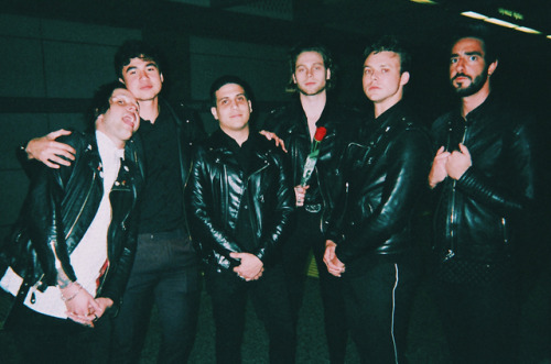 calumshood-ie:Luke, Ash and Cal on Sierra’s birthday party.