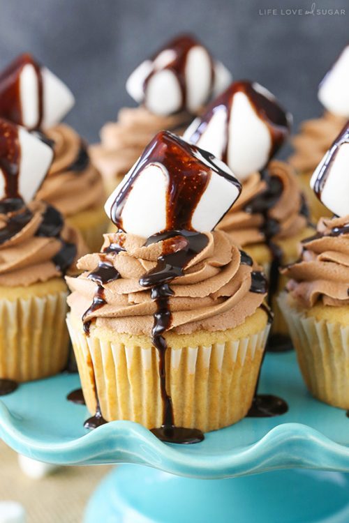 ugly–cupcakes:NUTELLA FLUFFERNUTTER CUPCAKES