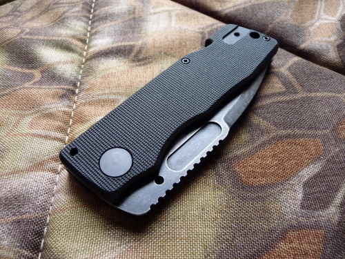 ru-titley-knives:  CRKT Journeyer.I recently had one of these new  CRKT Liong Mah design UK legal folders in the workshop for a fellow BritishBlades member  who wanted a kydex sheath for it .The clever designed slip joint type folder carries a T6 Torx
