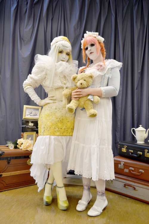 mintxmint:  me and the gorgeous minori0000myself dressed in borden kei with shironuri~~