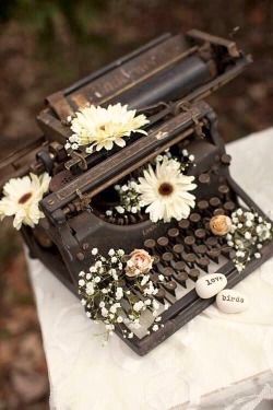 anaturalwitch:  Vintage typewriter