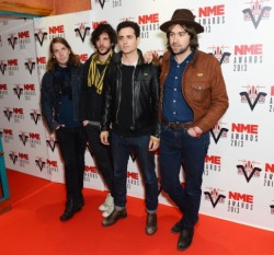 ahashakeheartbreakxo:  The Vaccines at the