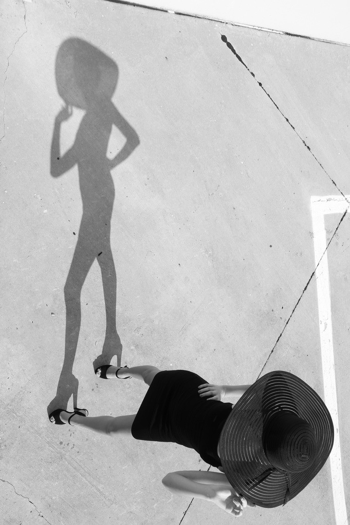 lovehells:  secretdreamlife:  Me and my shadow… http://secretdreamlife.tumblr.com