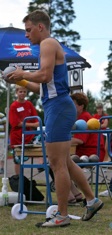 jockbrad:  Swimmers, wrestlers, football players / singlets, jockstraps, speedos and spandex! http://jockbrad.tumblr.com/ 