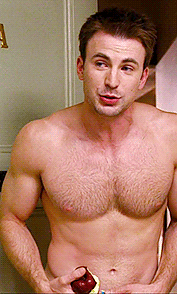 forchrisevans:  chris evans + shirtless😏