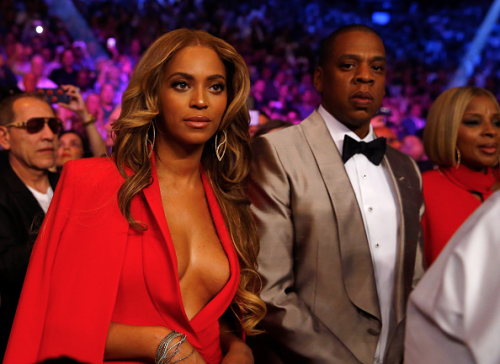 peruviandeepwave:fuckyesbeyonce:Beyonce and Jay Z at the #MayPac fight. (5-3-15)LOOK AT THAT GLOW SH