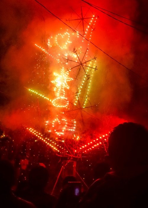    Son como dulces para los ojos. Quema de castillo en Guadalajara.Noviembre 2019Fotos: Enrique Jimé