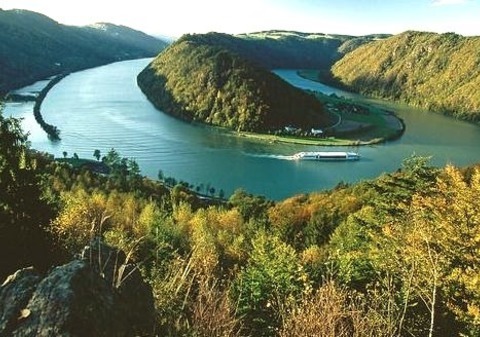 by VakantieinOostenrijk on Flickr.Danube river near Schlögen, Austria.