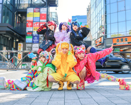 Rainbow PanicNew Japanese 6-member kawaii idol group Rainbow Panic is made up of real Harajuku stree