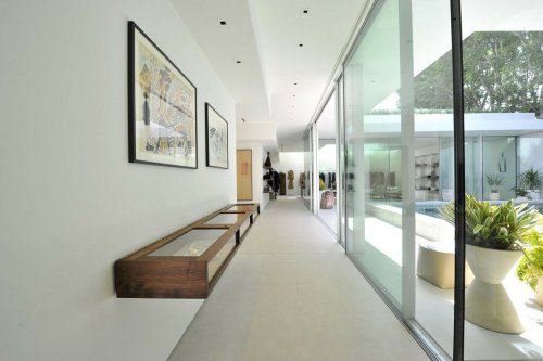 diorchitect: The Row store at Melrose Place.Designed as a modern style home by Montalba Architects