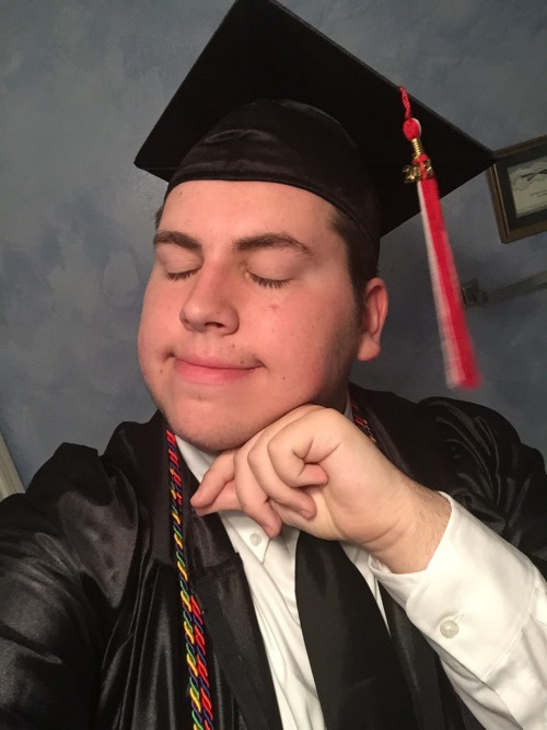 dadkinks: i am officially a graduate :)