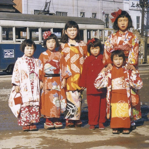 thekimonogallery:  1946, Yokohama, Japan