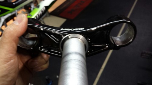 takebow-tune:  SPECIALIZED “DEMO-8” ‘HAMACHI’ use custom. Bottom bracket replacement construction.