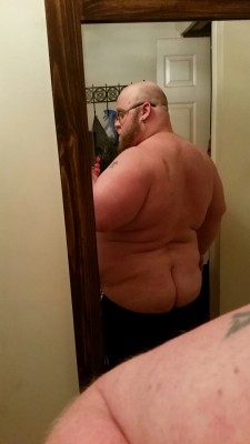 confessionsofacubbybear:  Figured I would show my ass for y'all  since I’m going to bed.  Goodnight everybody