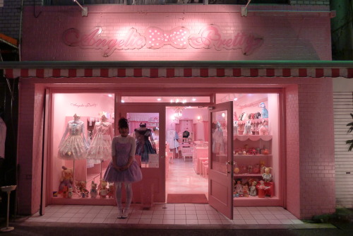 strawberryskies:  vial-of-villainy:  Angelic Pretty, OsakaThe staff were much nicer than in the Harajuku shop and it was nice to be in a proper shop too! The lovely girl who helped me is standing outside. Such a pink fest!  I totally agree that the Osaka