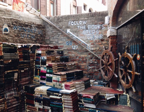 yourshouldersarefrozen:Acqua Alta book shop in Venice, Italy